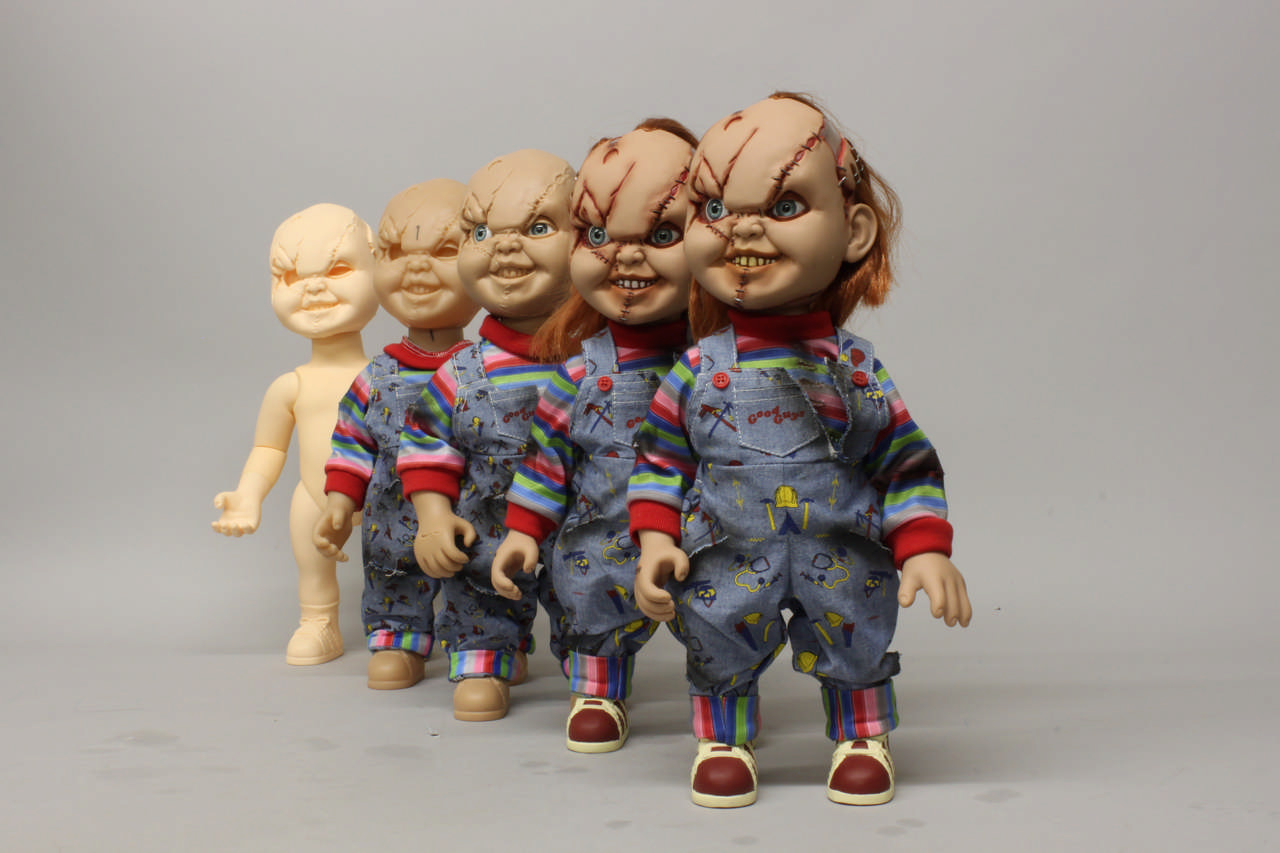 Mezco’s Mega Chucky at different stages of development, there are 179 differences between the 5 dolls shown.