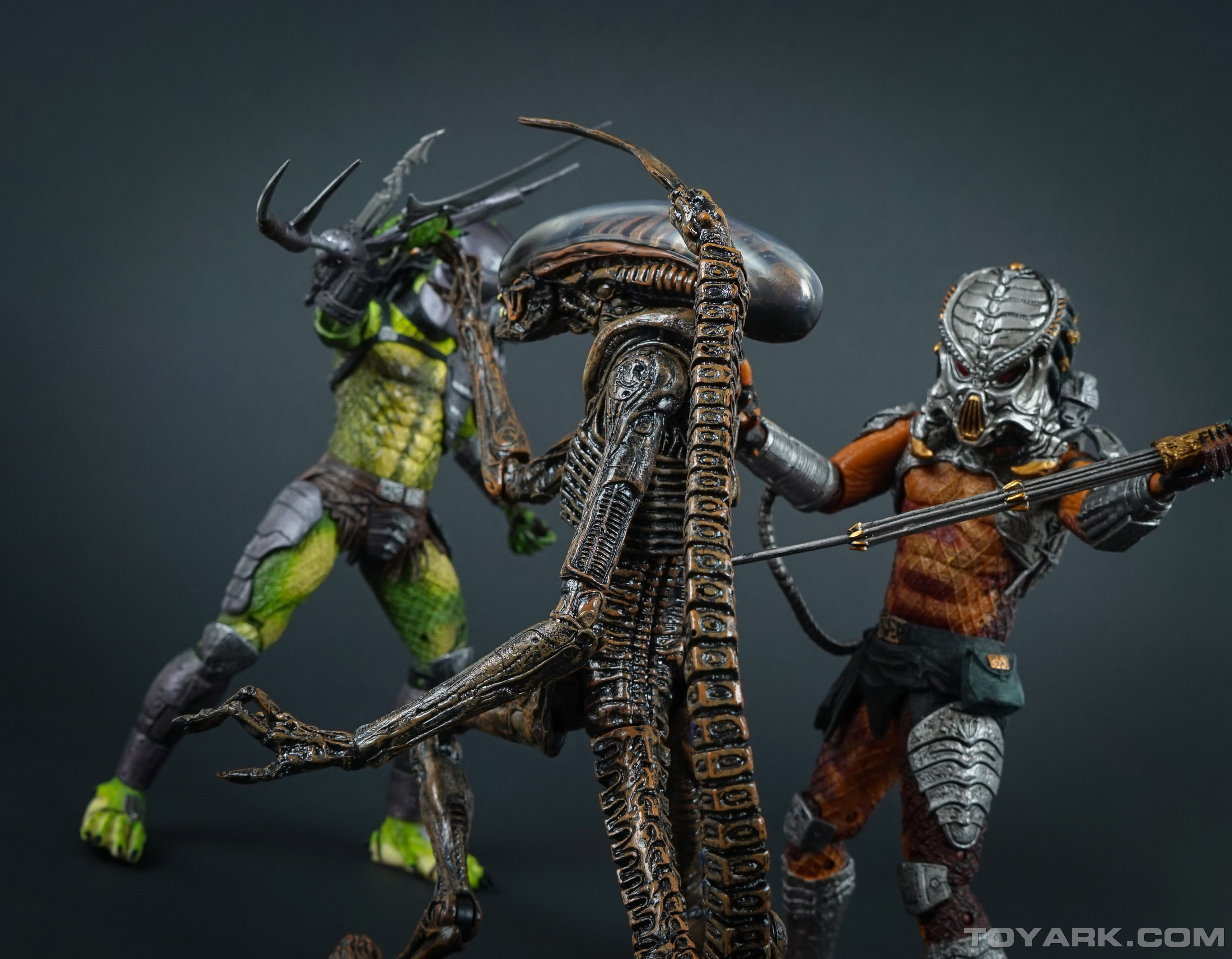 NECA Cracked Tusk Predator 034