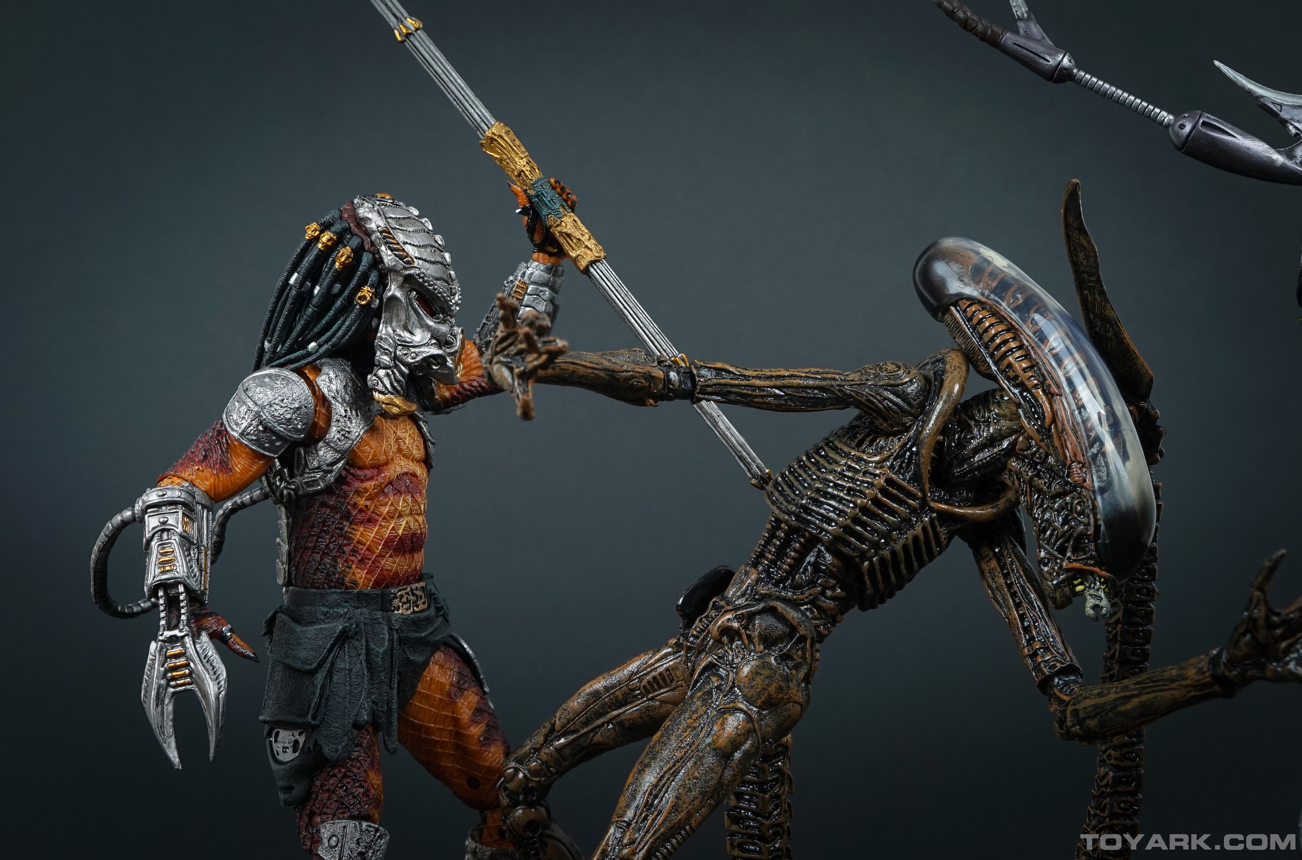 NECA Cracked Tusk Predator 043