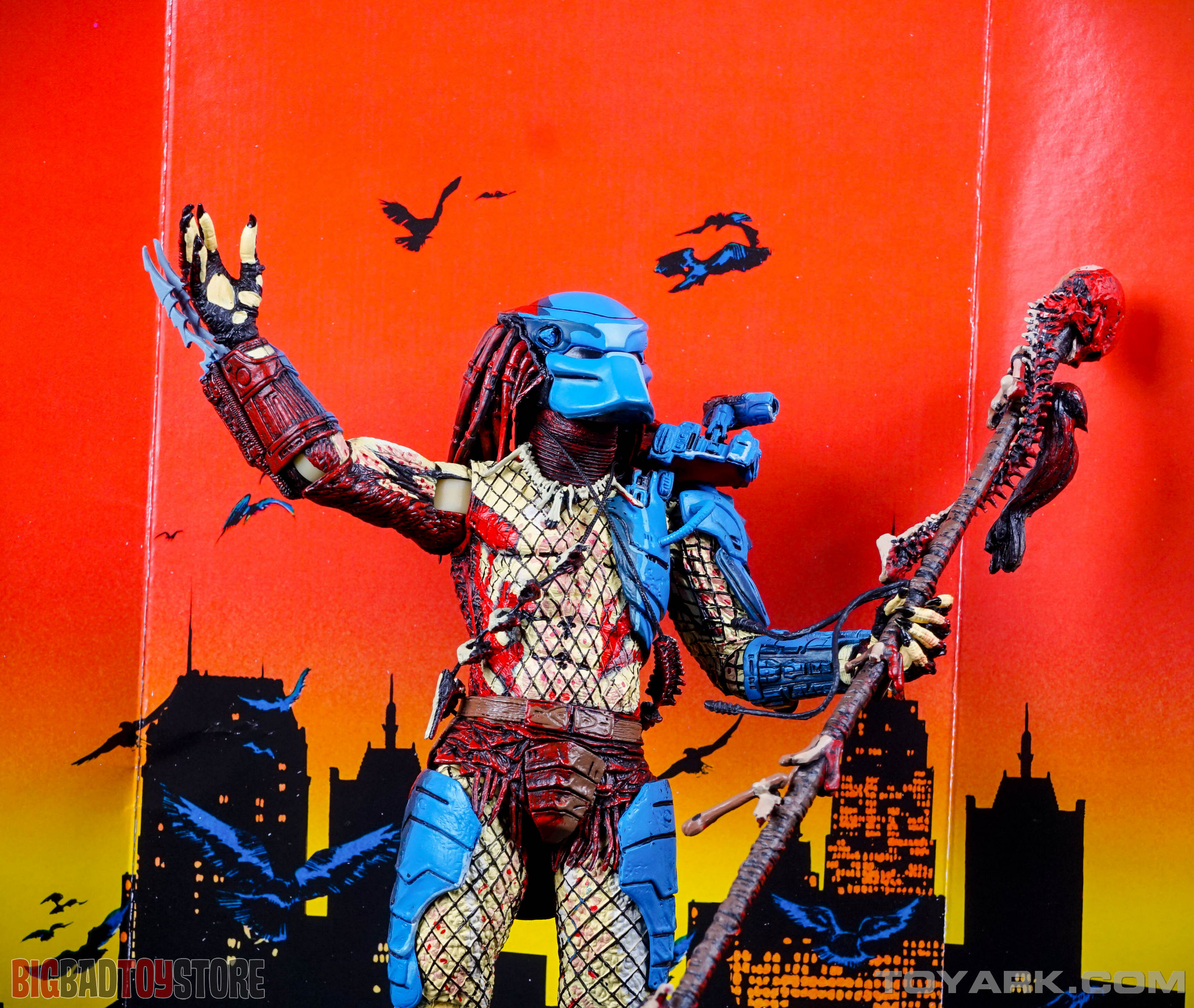 http://www.toyark.com/wp-content/uploads/2015/07/NECA-Dark-Horse-Predator-012-150x150.jpg