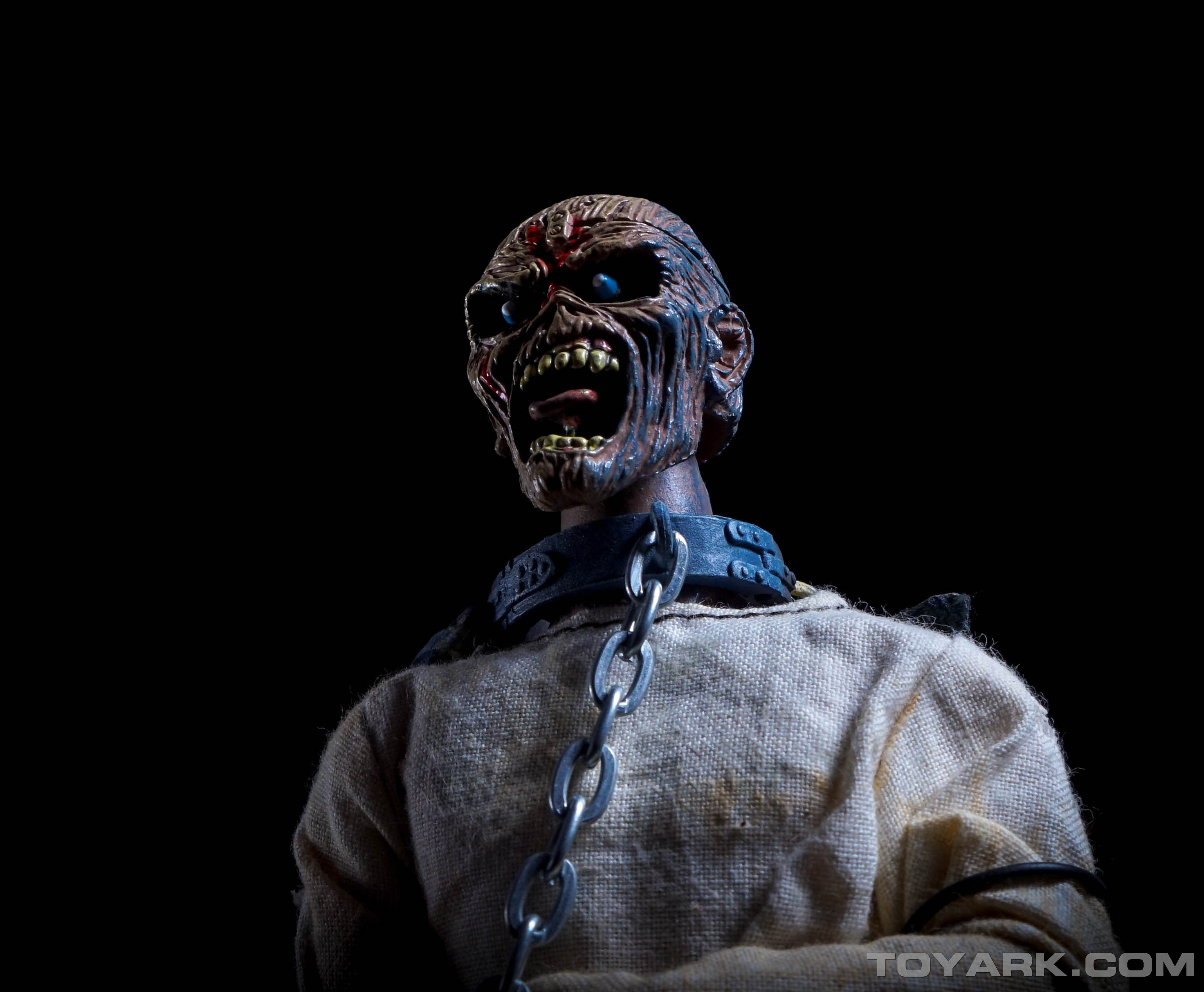 http://www.toyark.com/wp-content/uploads/2015/07/NECA-Iron-Maiden-Piece-of-Mind-Eddie-015.jpg