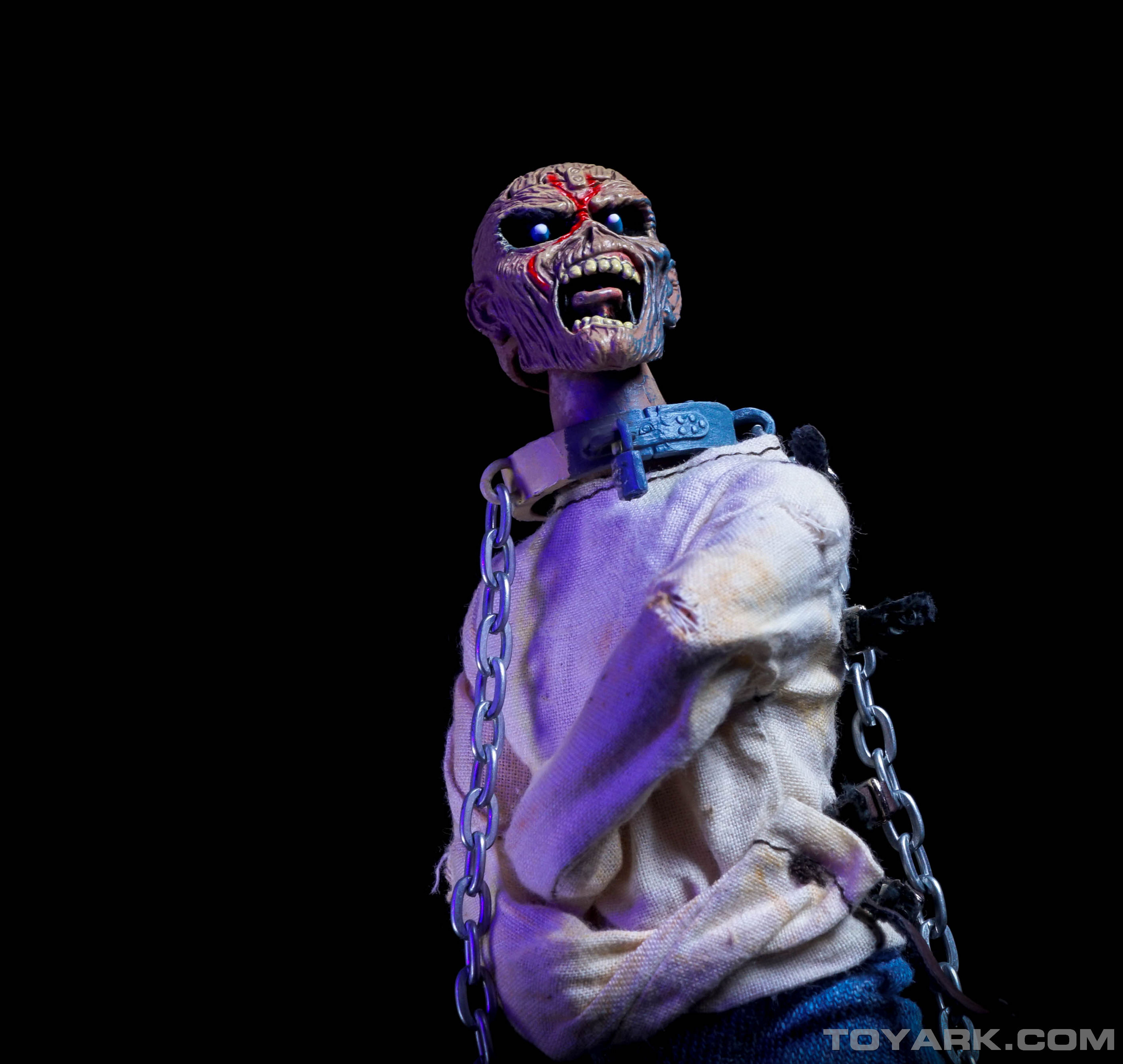 http://www.toyark.com/wp-content/uploads/2015/07/NECA-Iron-Maiden-Piece-of-Mind-Eddie-023.jpg