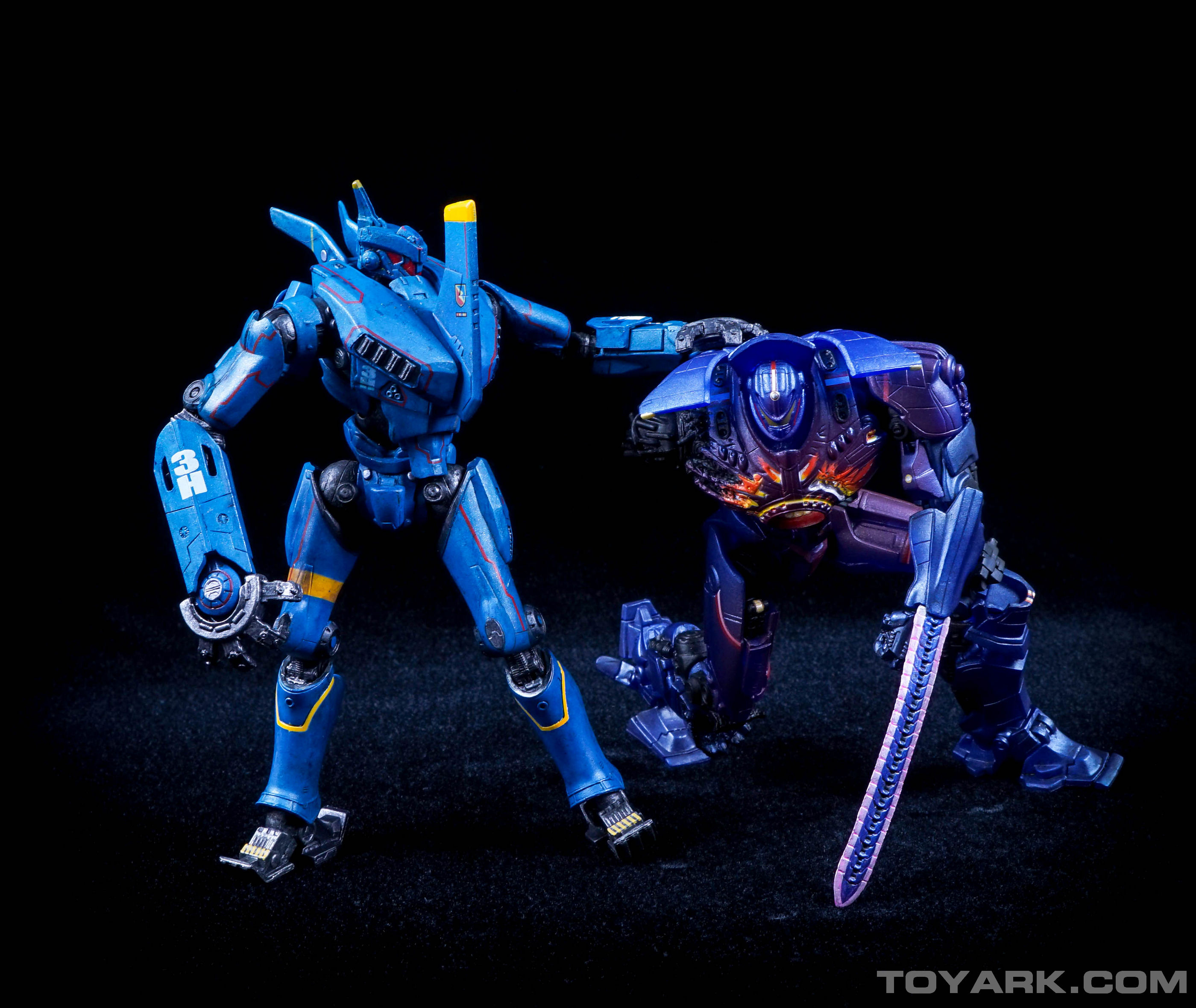 http://www.toyark.com/wp-content/uploads/2015/07/NECA-Pacific-Rim-Anteverse-Gipsy-Danger-029.jpg