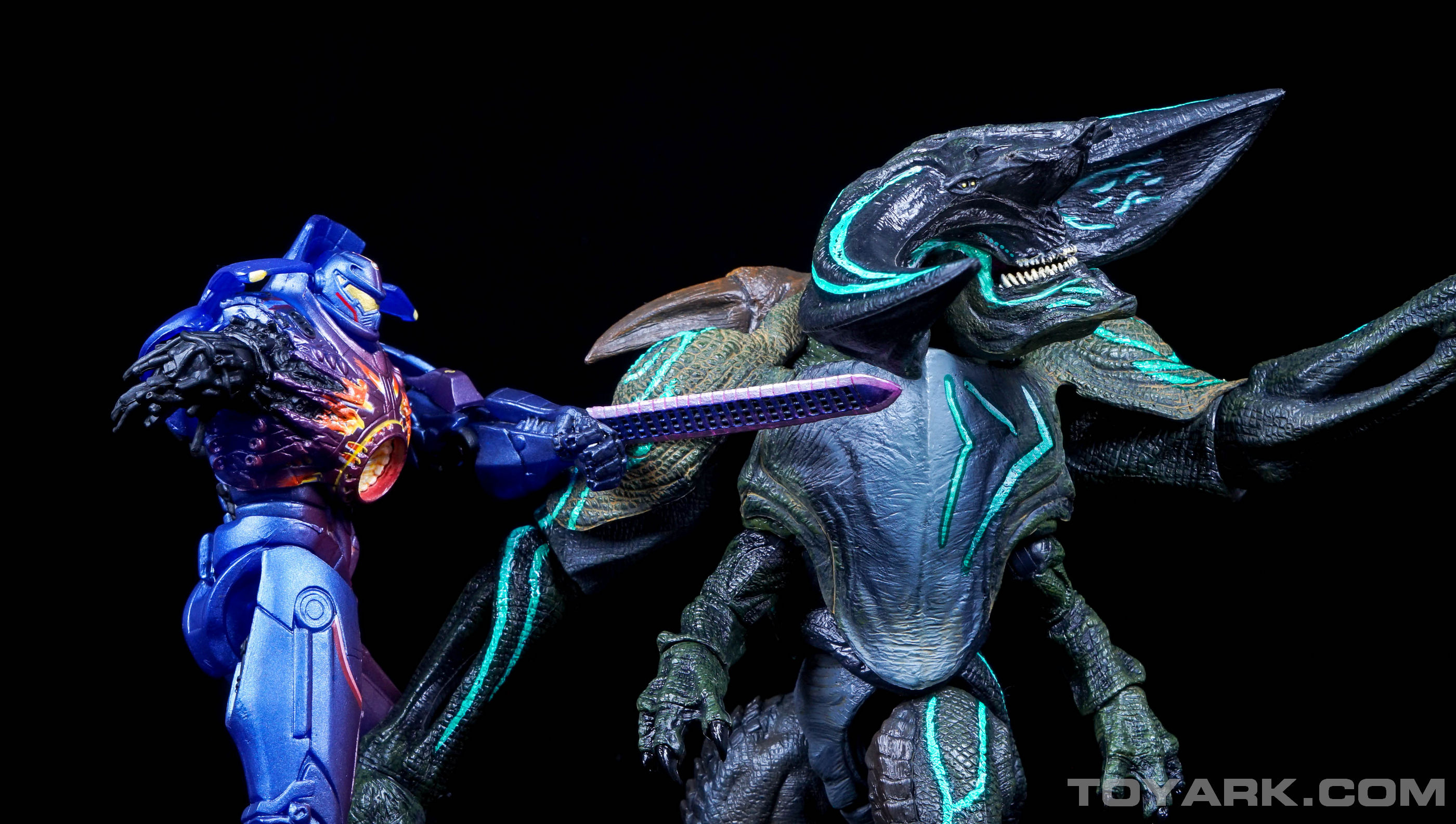 http://www.toyark.com/wp-content/uploads/2015/07/NECA-Pacific-Rim-Anteverse-Gipsy-Danger-042.jpg