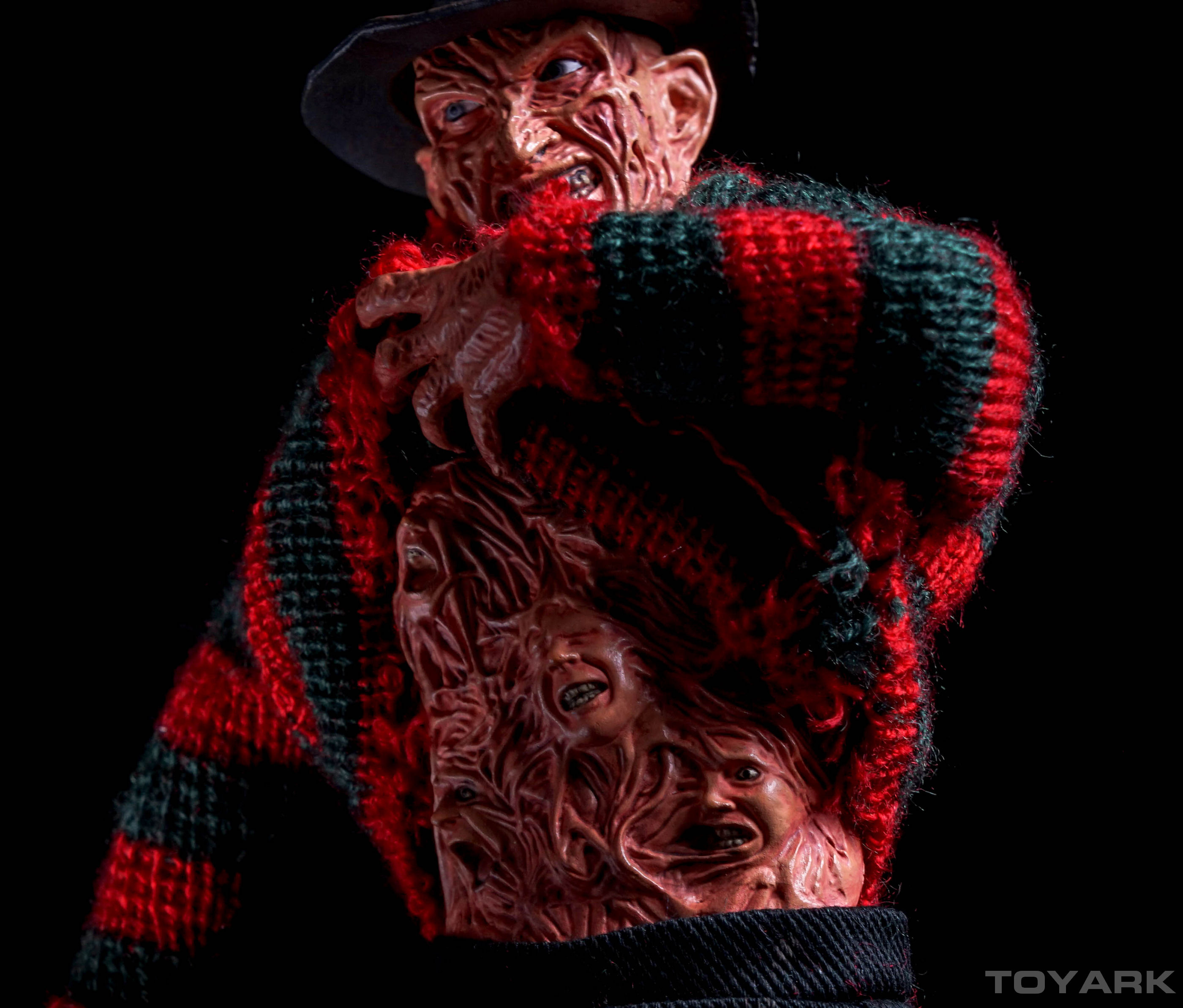 http://www.toyark.com/wp-content/uploads/2015/10/NECA-Dream-Warriors-Retro-Freddy-032.jpg