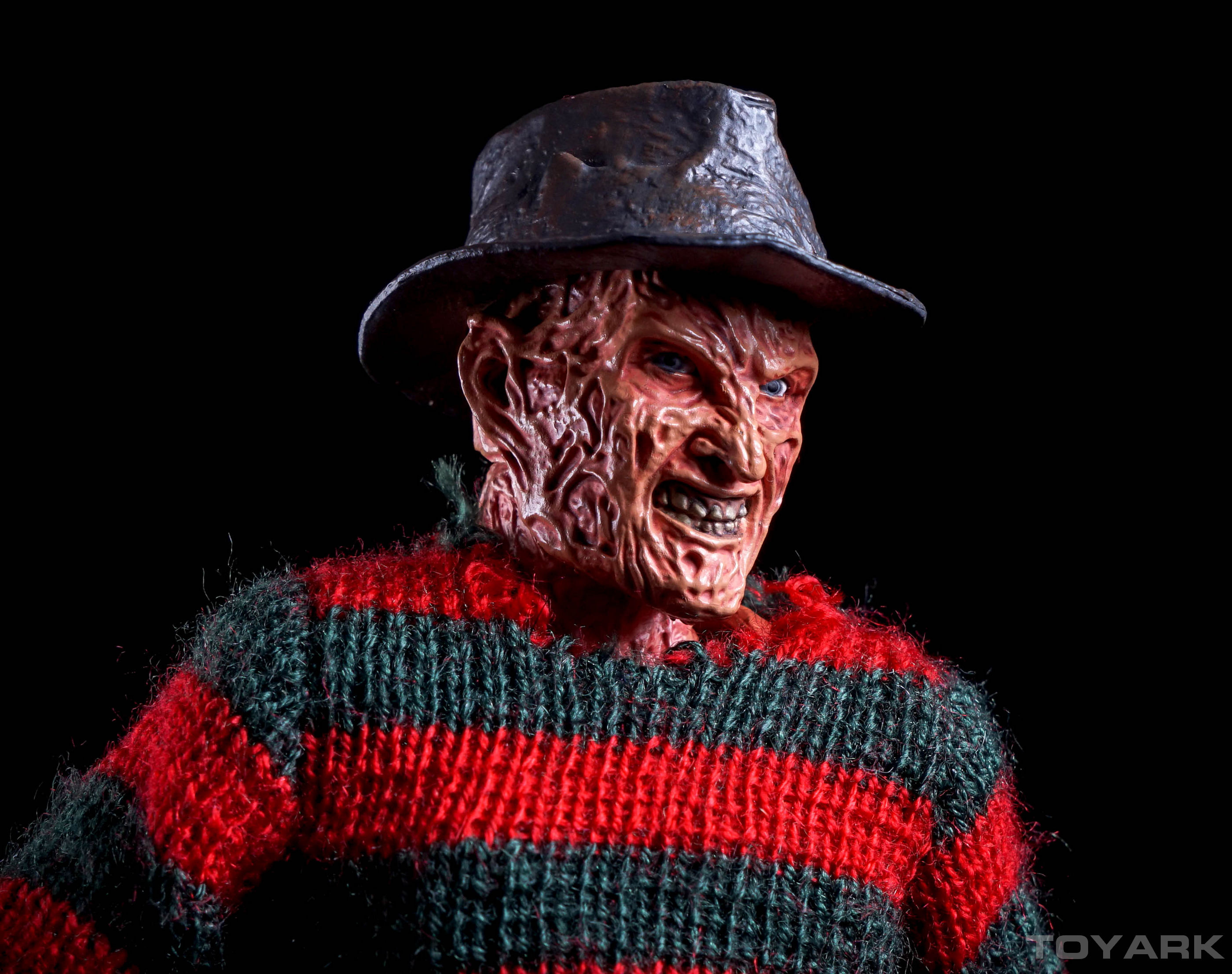 http://www.toyark.com/wp-content/uploads/2015/10/NECA-Dream-Warriors-Retro-Freddy-038.jpg