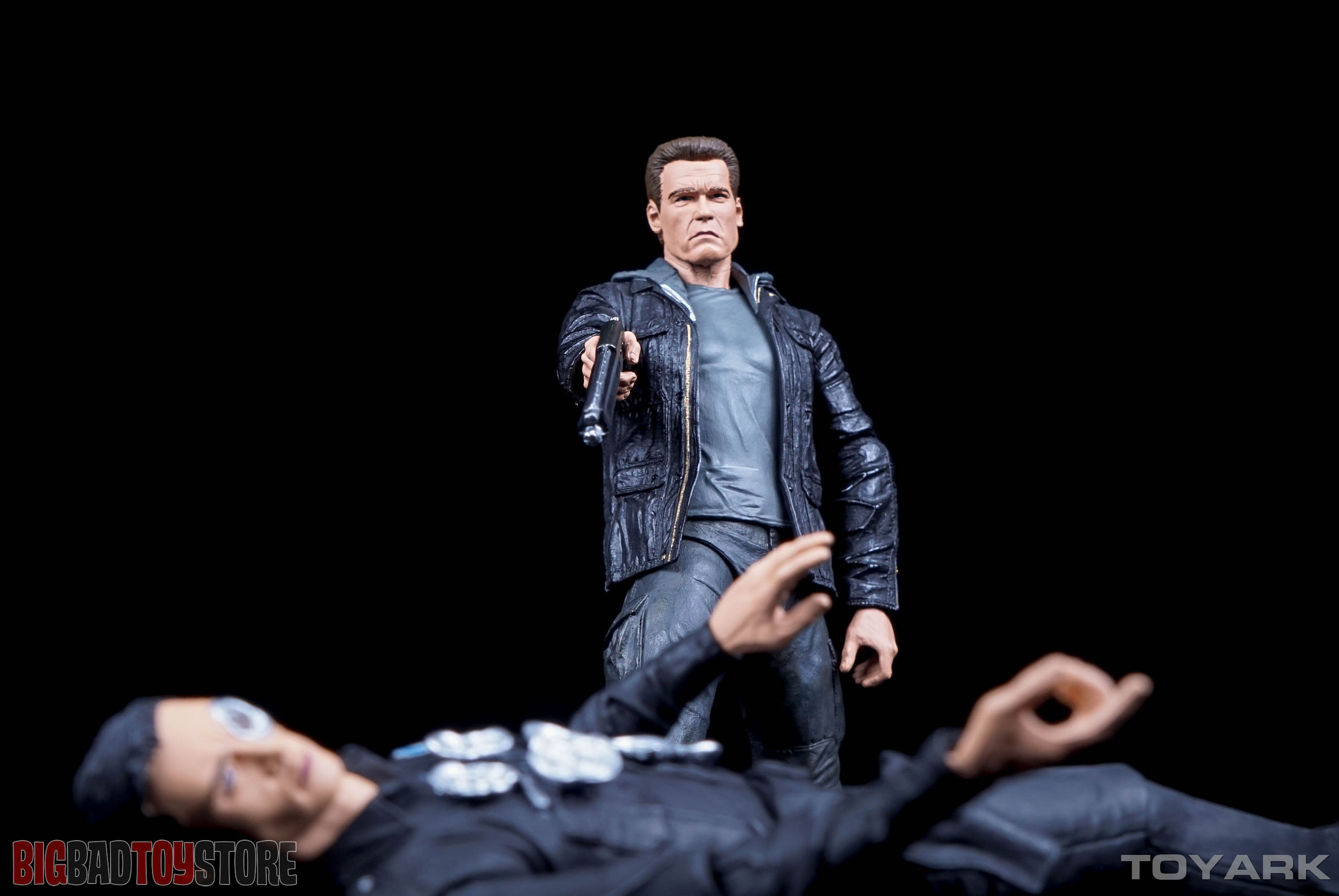 http://www.toyark.com/wp-content/uploads/2015/10/NECA-Guardian-T800-Terminator-Genisys-042.jpg