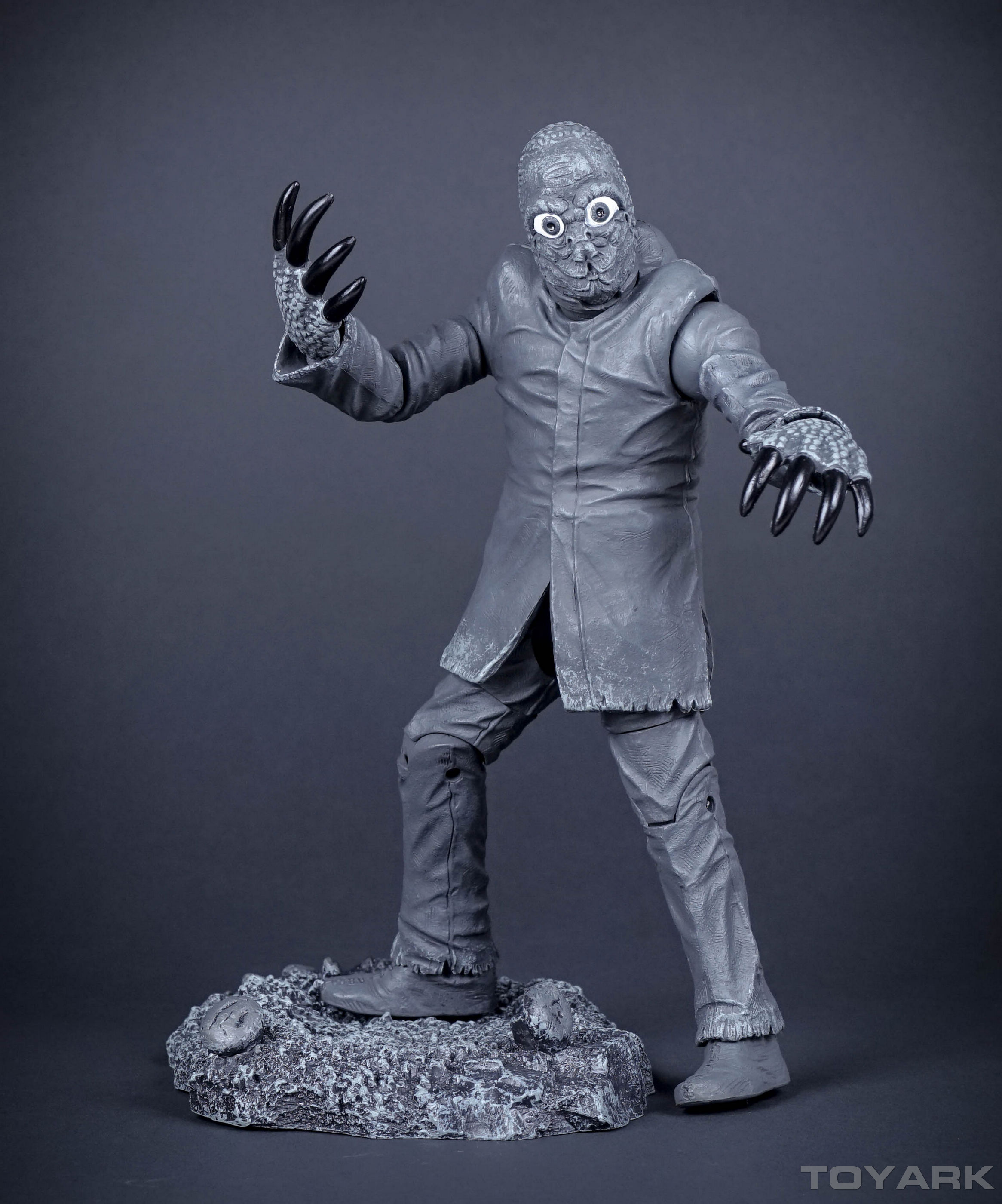 http://www.toyark.com/wp-content/uploads/2015/10/Universal-Monsters-Series-4-BW-016.jpg