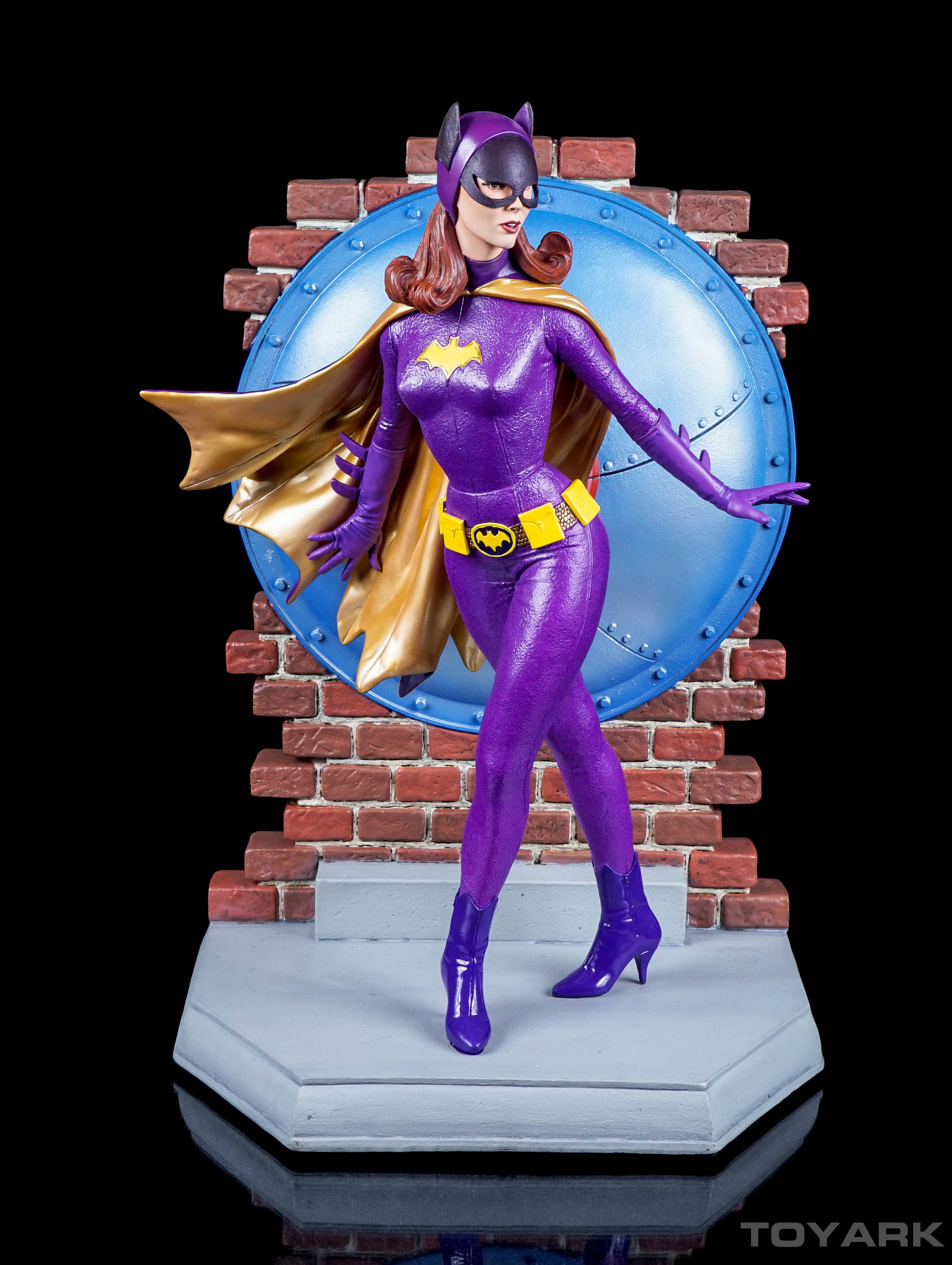 http://www.toyark.com/wp-content/uploads/2016/03/Tweeterhead-Batman-Classic-TV-Batgirl-Maquette-008.jpg