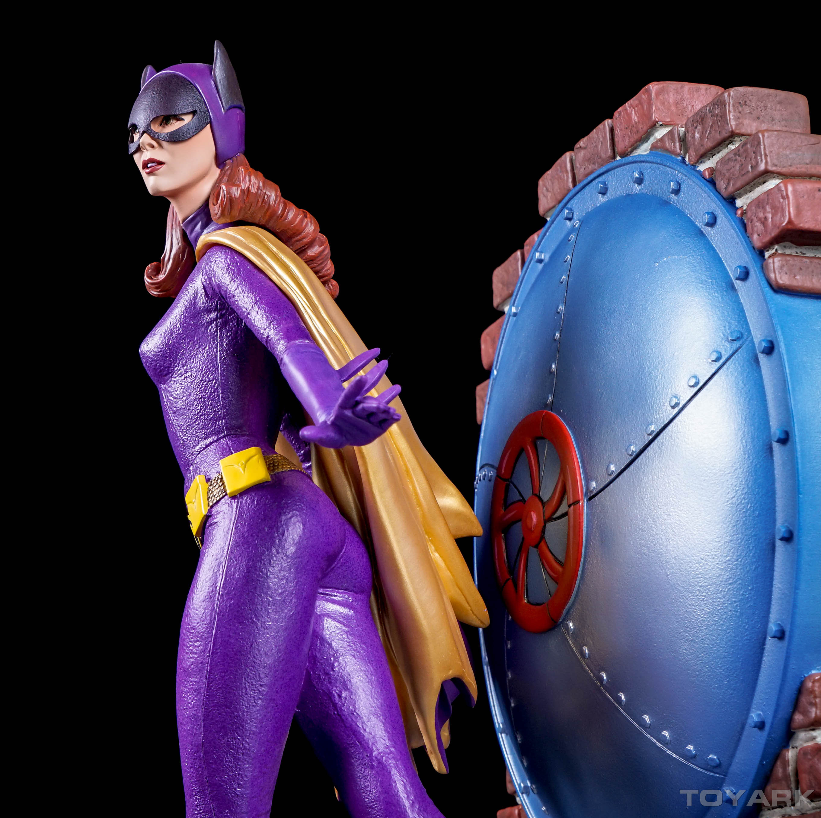 http://www.toyark.com/wp-content/uploads/2016/03/Tweeterhead-Batman-Classic-TV-Batgirl-Maquette-034.jpg