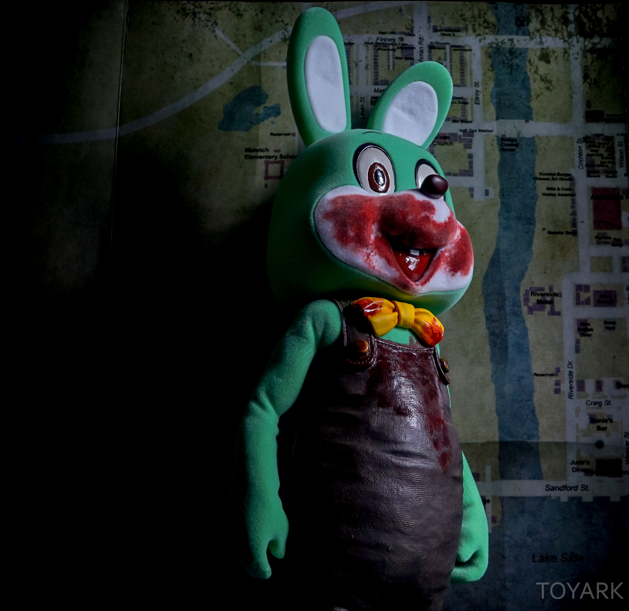 http://www.toyark.com/wp-content/uploads/2016/05/Silent-Hill-3-Robbie-The-Rabbit-Statue-036.jpg