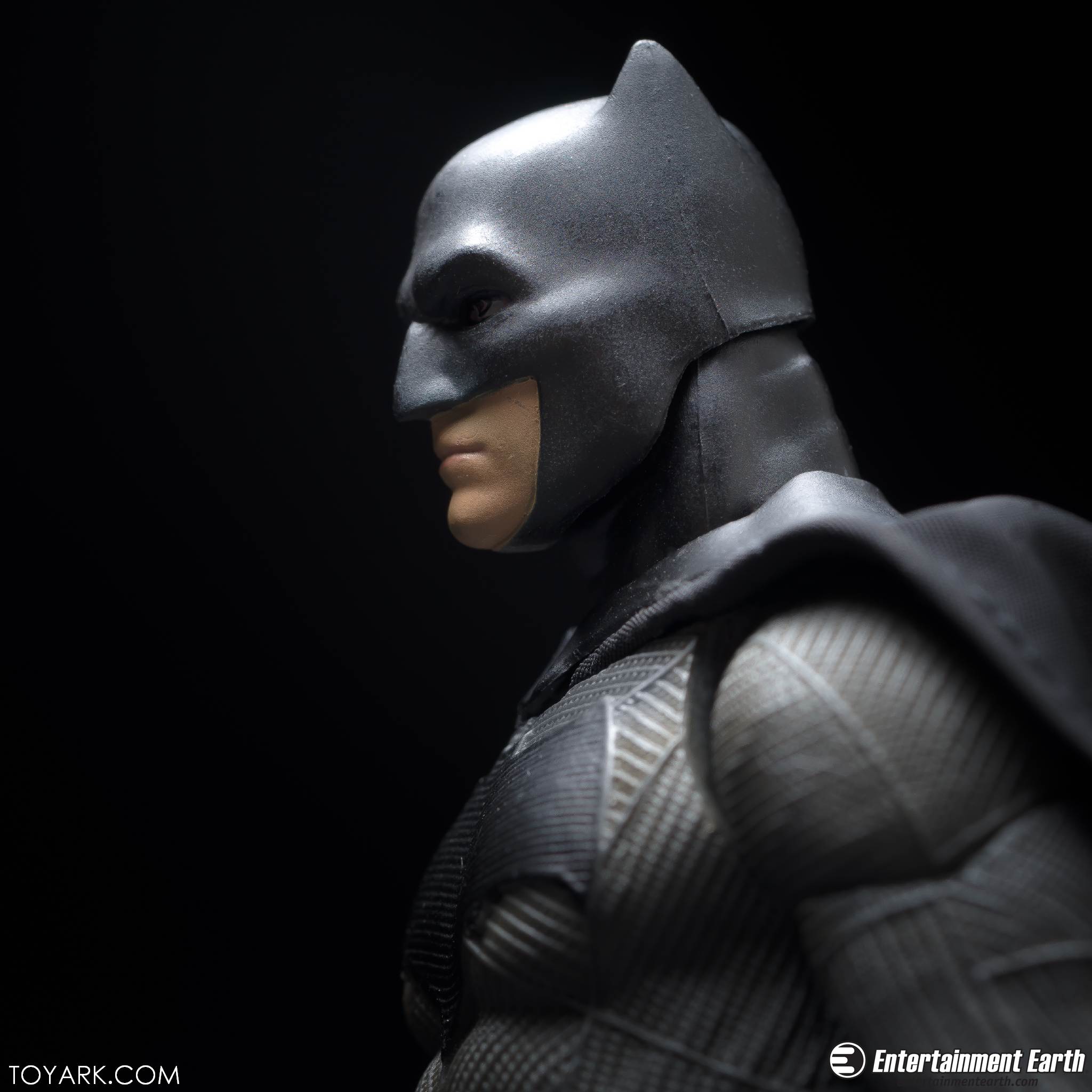 Mafex BVS Batman 13