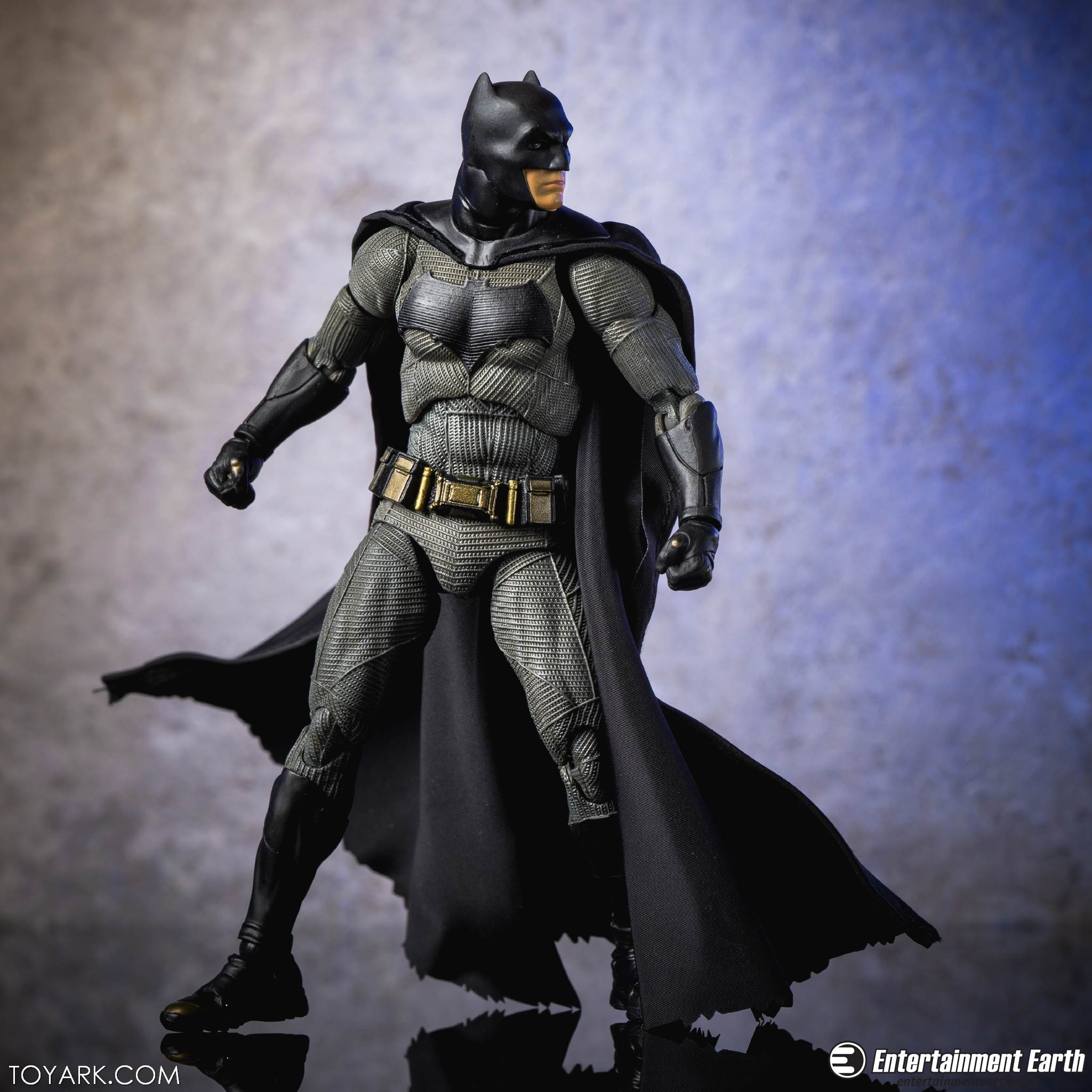 Mafex BVS Batman 15