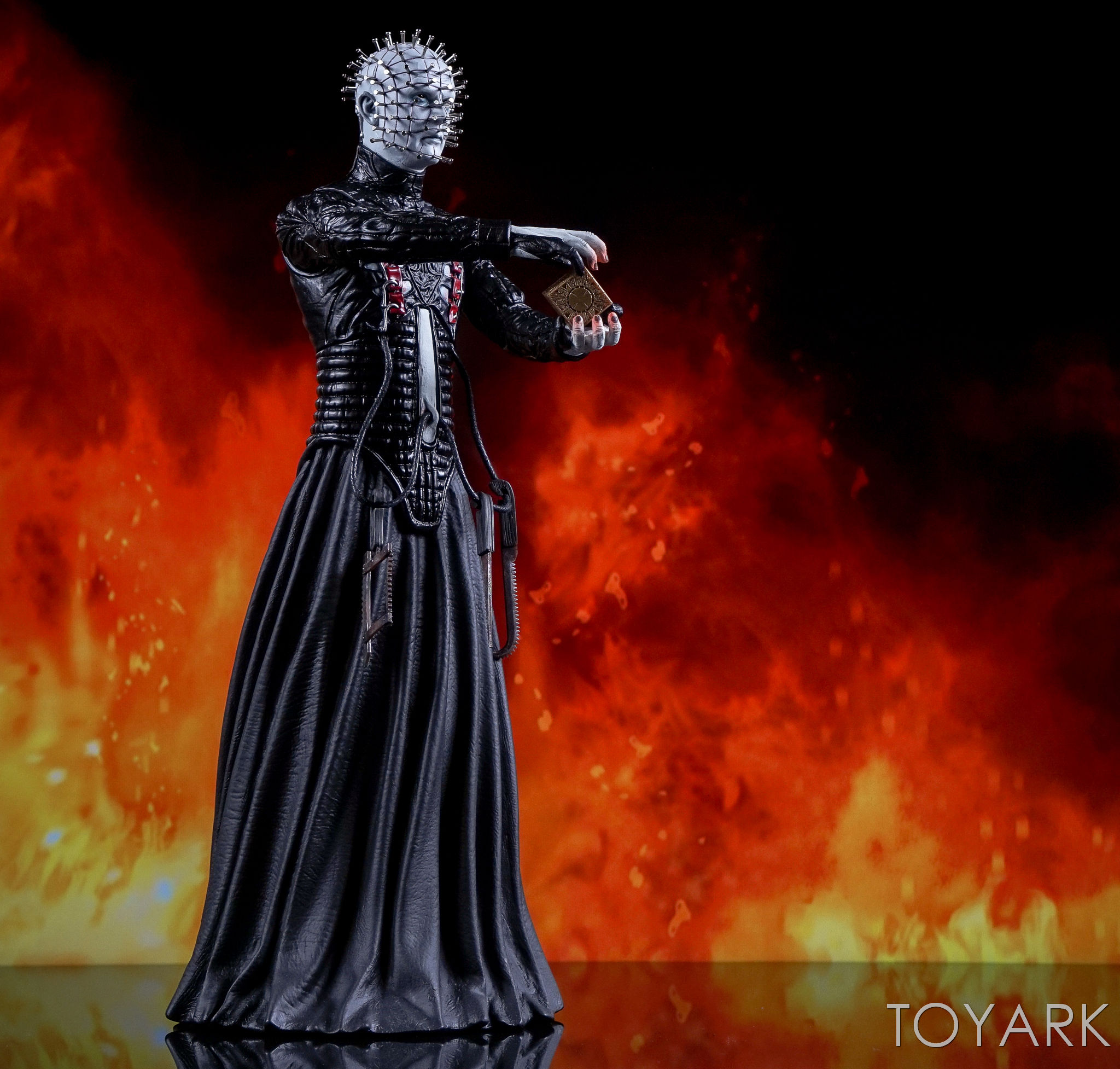 PINHEAD HELLRAISER III フィギュア　mezco Hellraiser III~Hell On Earth-Pinhead 12