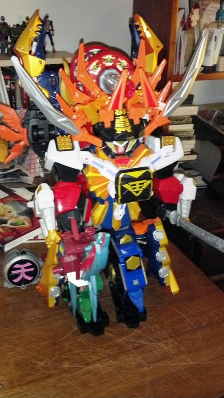 Power Rangers Samurai Super Megazord front view.