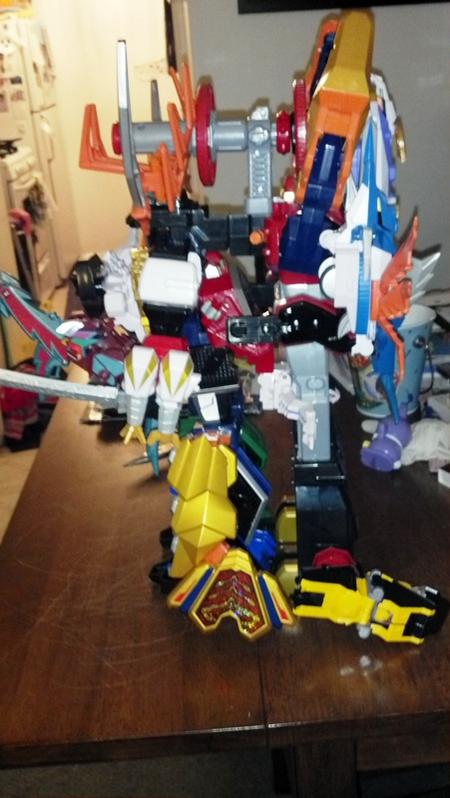 Power Rangers Samurai Super Megazord side view.