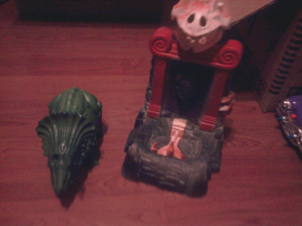 Masters of the Universe 4: Asking $70 plus $30 S&H. This applies to all MotU pics, save for Snake Mountain and Grayskull. I will entertain best offers.