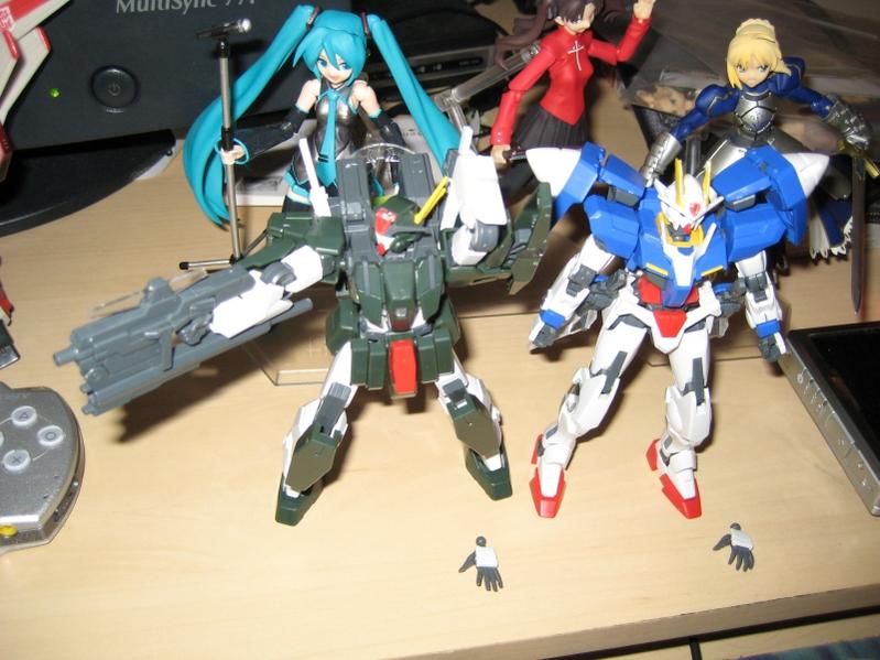 Cherudim Gundam and 00 Gundam 2