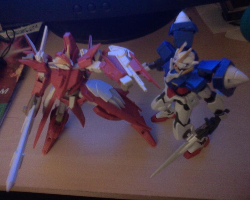 Gundam Throne Zwei and 00 Gundam 1