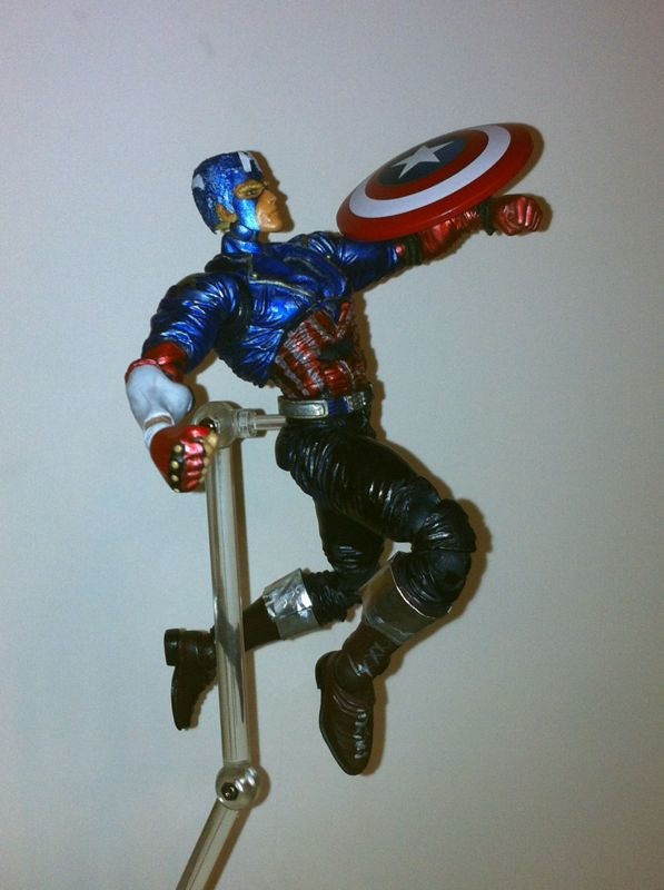 AIR JUMP!
Captain America Revoltech (by Ariel Customs)