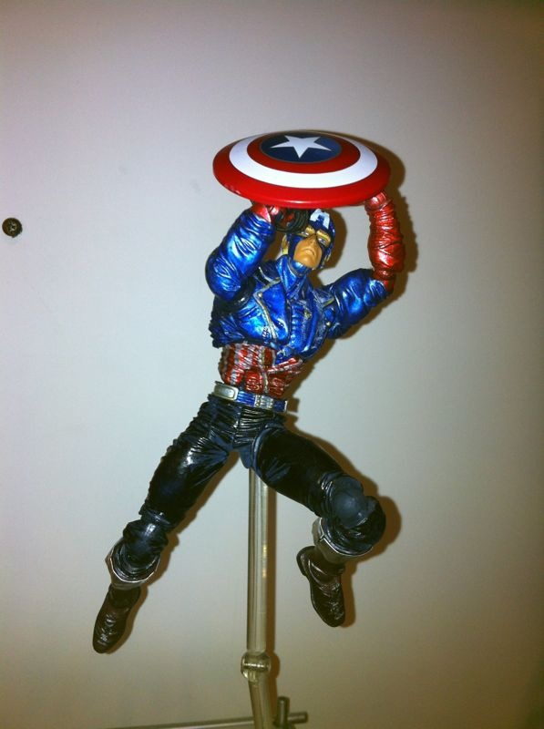 DEFENSE!
Captain America Revoltech (by Ariel Customs)