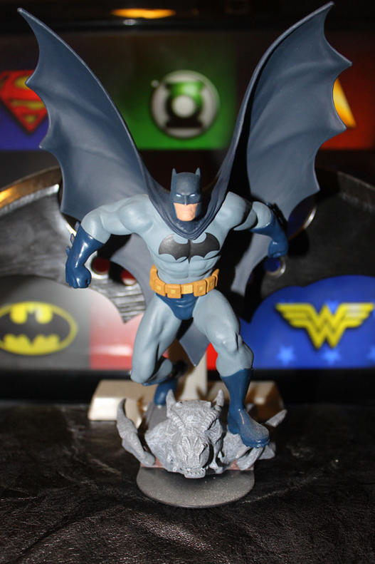 Batman Statue - DC Universe Online Collector's Edition