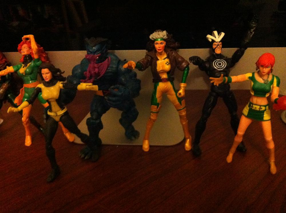 Marvel Legends: Phoenix, Kitty Pryde, Beast, Rogue, Marvel Girl and Havok.