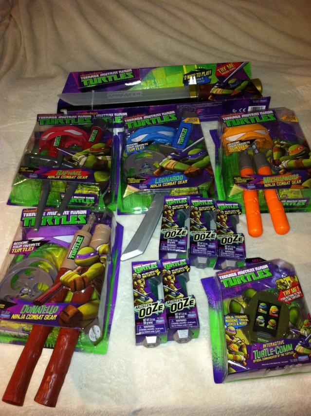 Weapons/ Ooze/ TMNT phone/ Leo's sword