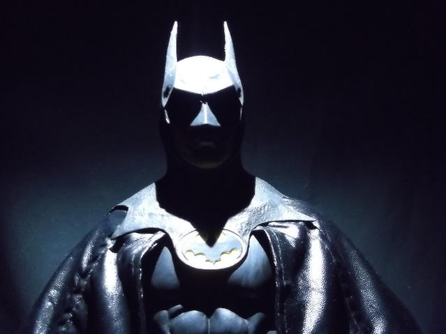 NECA 1/4 SCALE MICHAEL KEATON BATMAN FIGURE