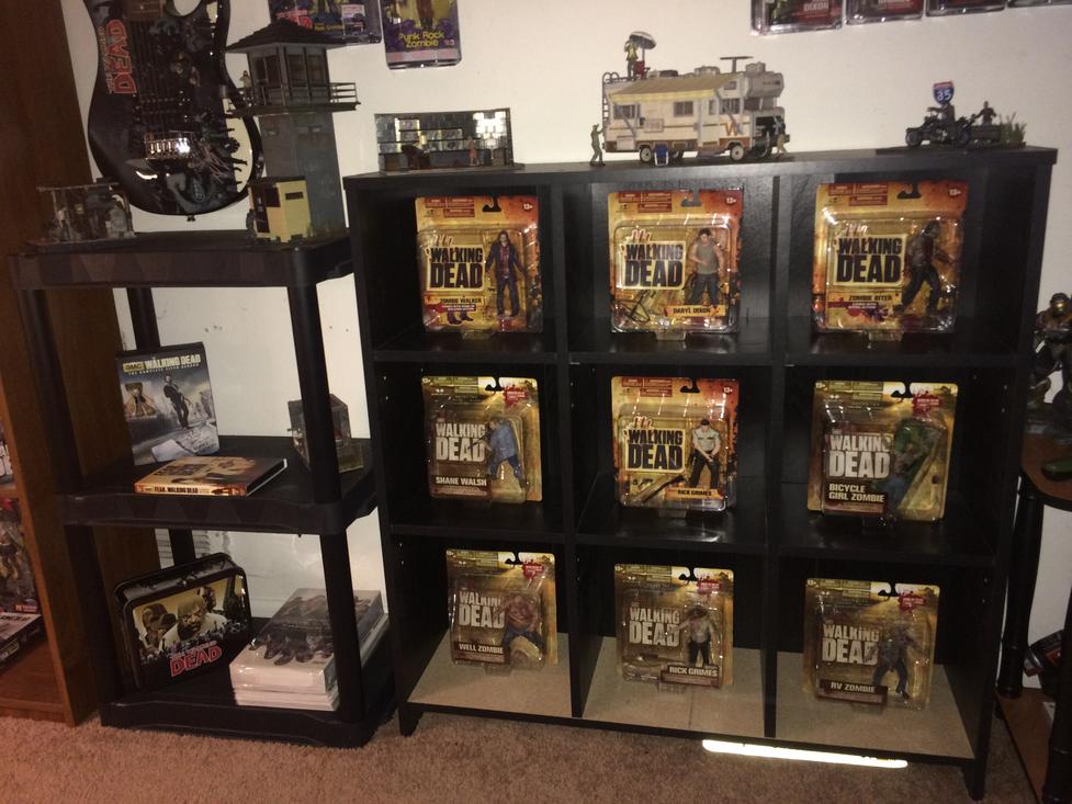 Full sets of the first and second series the walking dead figures the black and white rick grimes is on the wall