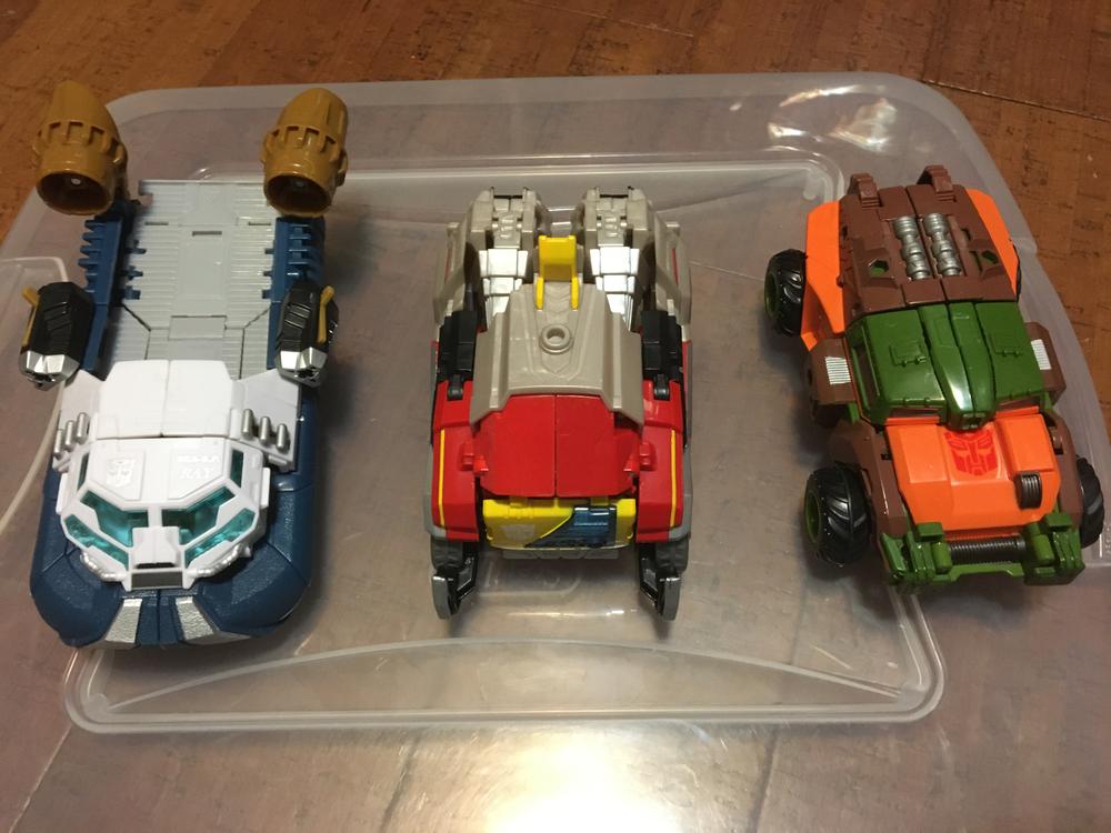 Transformers Generations Voyagers (include all accessories and instructions)