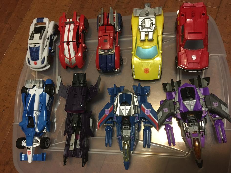 Transformers Generations Deluxe (include all accessories and instructions)