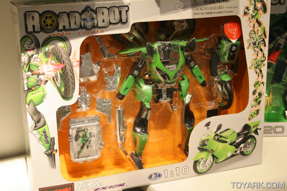 HAPPY WELL ROADBOT WITH トランスフォーマー 風 HAPPY WELL ROADBOT WITH トランスフォーマー 風 - メルカリ
