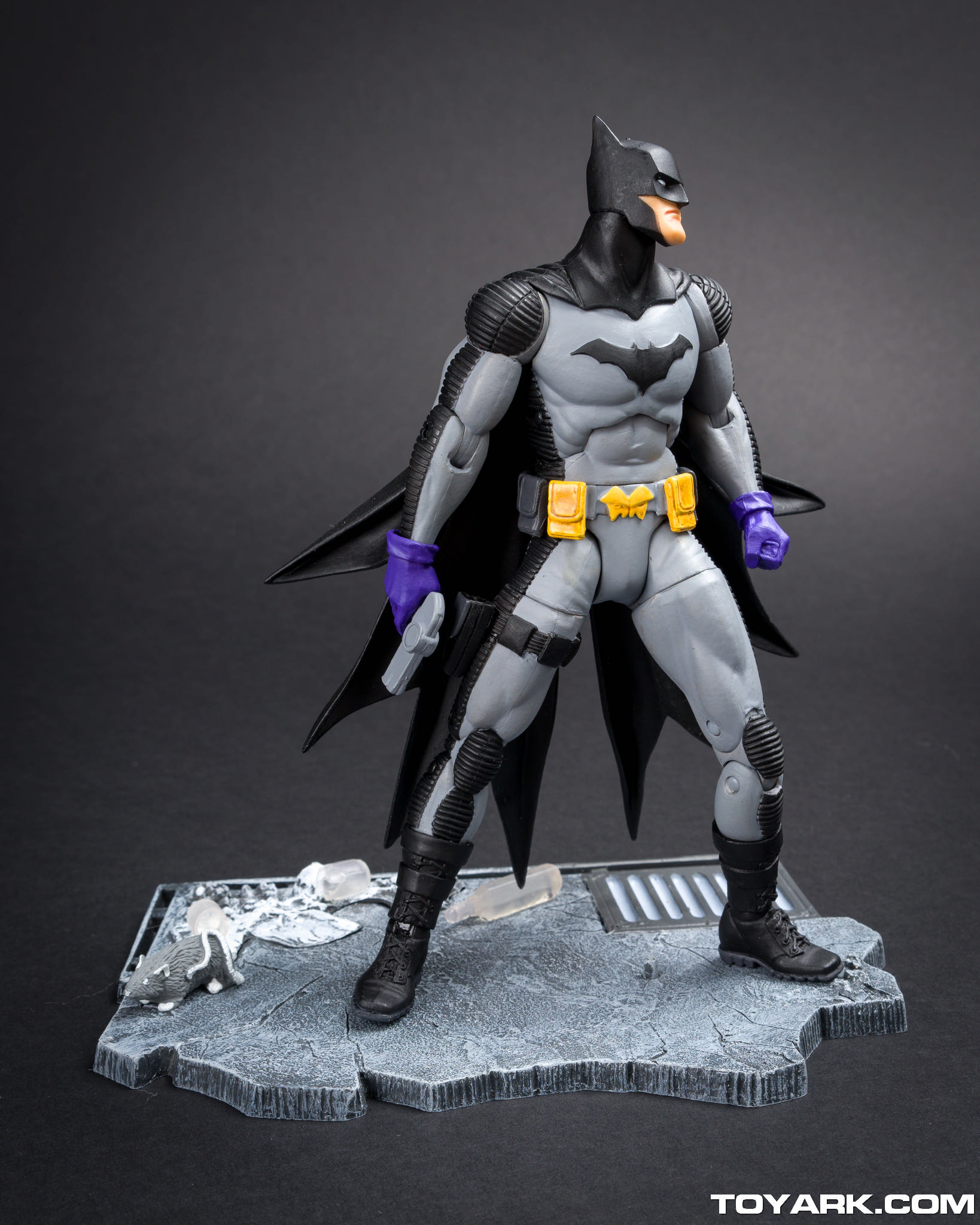 Batman zero. Бэтмен Грег Капулло фигурка. Фигурка Batman Вселенная DC 40247. Бэтмен Zero year Figure. MCFARLANE Batman 2022.