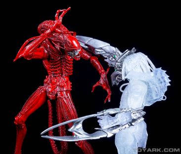 Toyark First Look - Alien vs Predator Toys R Us Exclusive Kenner Style 2-Pack  by NECA - The Toyark - News