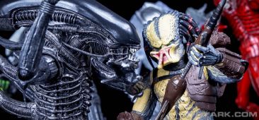 Toyark First Look - Alien vs Predator Toys R Us Exclusive Kenner