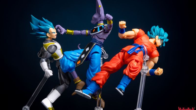 S.H. Figuarts Super Saiyan Armor Trunks In-Hand Gallery - The Toyark - News