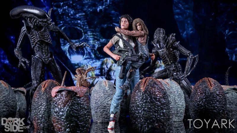 NECA Aliens 30th Anniversary Rescuing Newt 2-Pack - Toyark