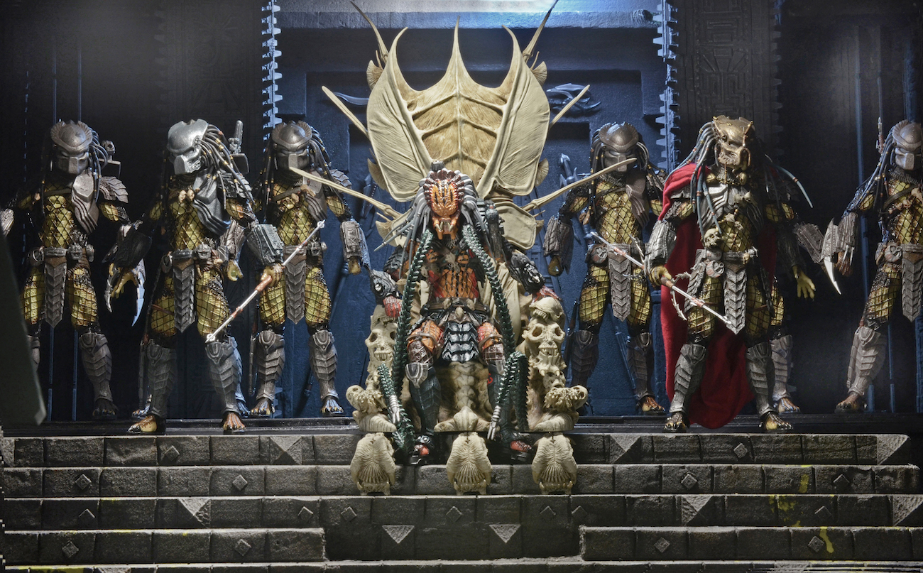 Королева хищников управляет своим войском. Трон хищника NECA. NECA Predator Clan leader. Фигурка хищник Лидер клана Predator. Кланы хищников Яутжа.