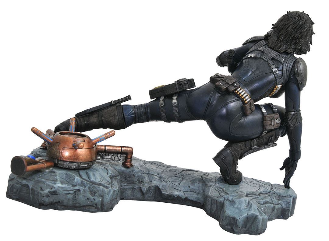 Cable Premier Collection Statue