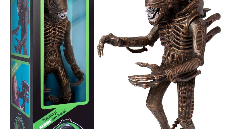 Supersize Alien Warrior and ReAction Bloody Alfred Hitchcock