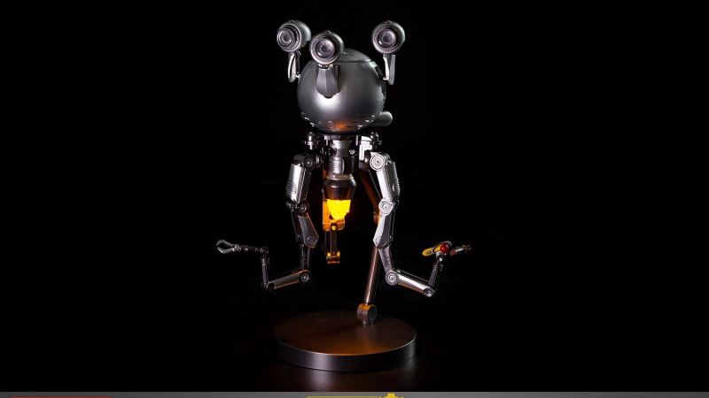 Fallout Mister Handy Figure 033
