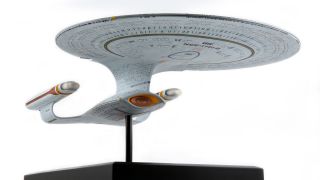 Chronicle Star Trek TNG Enterprise D 011