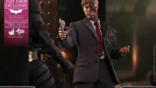 Hot Toys TDK Two Face 007