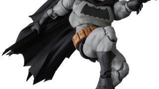 MAFEX TDKR Batman 004