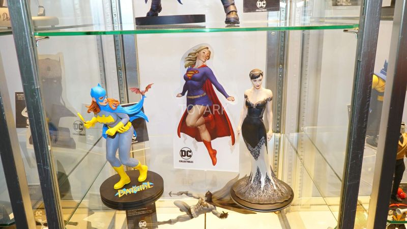 SDCC 2019 DCC Statues 054