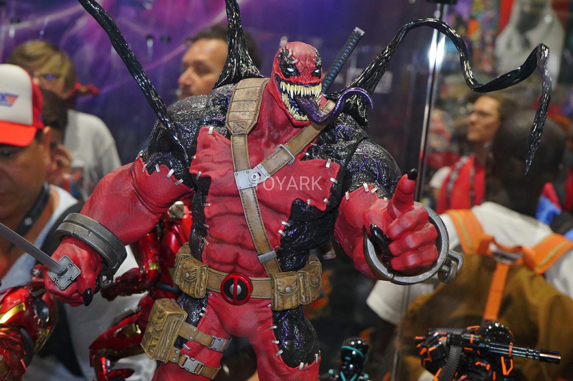 Hot Toys Marvel Venompool Collectible Figure