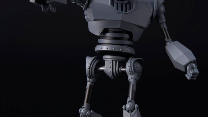 Riobot Iron Giant Battle Mode Version 004