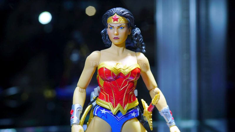 NYCC 2019 Mezco Wonder Woman 016