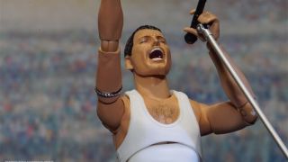 SH Figuarts Live Aid Freddie Mercury 002